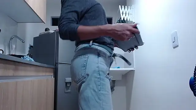 Snapshot of AllysonStonne chatting on November 2025 02:03:01 AM AllysonStonne online show from November 2025 02:03:01 AM