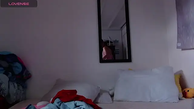 Snapshot of AllysonStonne chatting on December 2025 07:53:01 PM AllysonStonne online show from December 2025 07:53:01 PM