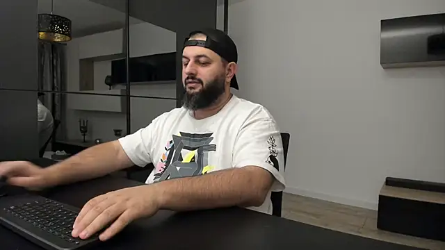 DravenPeak online show from November 2025 08:33:02 PM