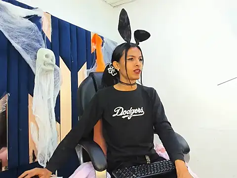 Aisha hotts777 online show from November 2025 11:07:02 PM