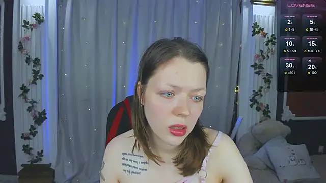 Lunar Lily online show from October 2025 06:46:01 AM