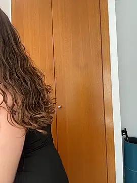 TenderLaGlamor online show from February 2026 12:37:02 PM