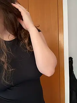 TenderLaGlamor online show from March 2026 05:19:01 PM