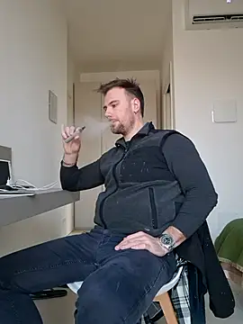 mrlyuis online show from February 2026 04:06:01 PM