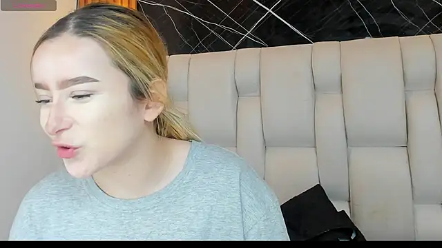 Snapshot of kristal_joi_dl chatting on November 2025 12:38:02 PM kristal joi dl online show from November 2025 12:38:02 PM