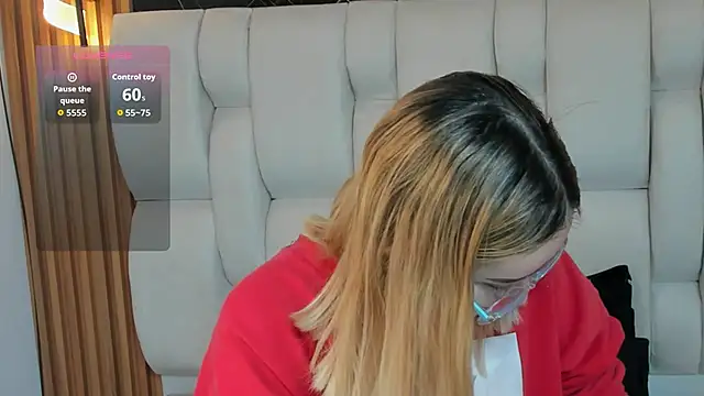 Snapshot of kristal_joi_dl chatting on December 2025 11:19:01 AM kristal joi dl online show from December 2025 11:19:01 AM