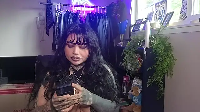 Snapshot of chicanachic13 chatting on May 2026 09:35:02 PM chicanachic13 online show from May 2026 09:35:02 PM