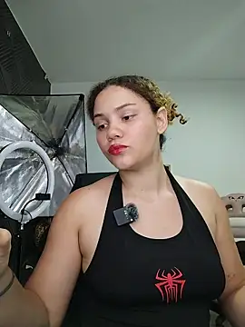 SirenRouge 69 online show from April 2026 07:47:01 PM