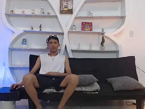 Snapshot of BEAUTY_BOYS1 chatting on December 2025 07:14:02 AM BEAUTY BOYS1 online show from December 2025 07:14:02 AM