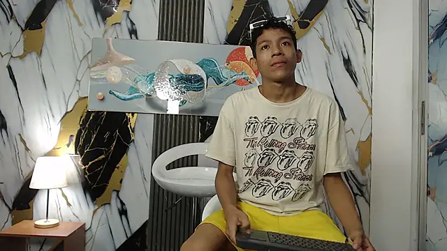 Snapshot of BEAUTY_BOYS1 chatting on February 2026 07:38:02 AM BEAUTY BOYS1 online show from February 2026 07:38:02 AM