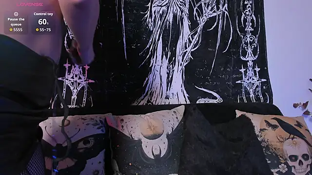 Snapshot of Seraphine_hell chatting on December 2025 04:29:02 AM Seraphine hell online show from December 2025 04:29:02 AM