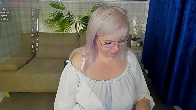 Hella Fabel online show from February 2026 01:11:01 AM