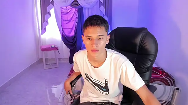 Aron Boyy online show from September 2025 08:42:01 PM