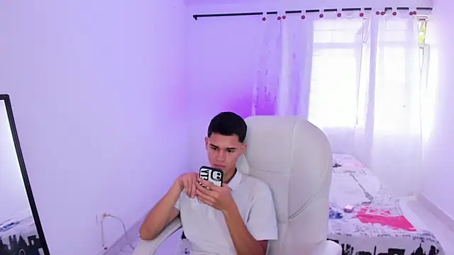 Aron Boyy online show from September 2025 07:37:02 PM