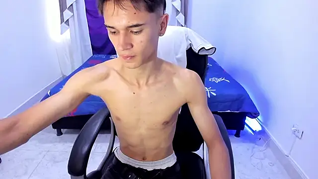 Aron Boyy online show from October 2025 08:31:01 PM