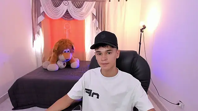 Aron Boyy online show from March 2026 07:57:02 PM