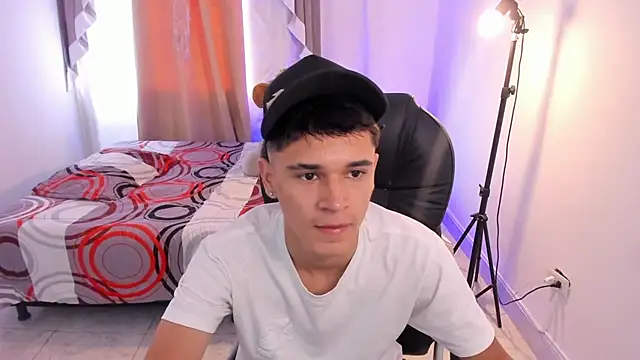 Aron Boyy online show from May 2026 08:03:02 PM