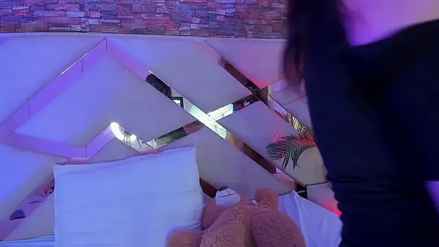 Snapshot of Valery_Brand chatting on January 2026 12:43:02 PM Valery Brand online show from January 2026 12:43:02 PM