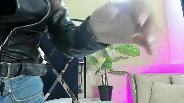 Snapshot of Valery_Brand chatting on April 2026 12:36:02 PM Valery Brand online show from April 2026 12:36:02 PM