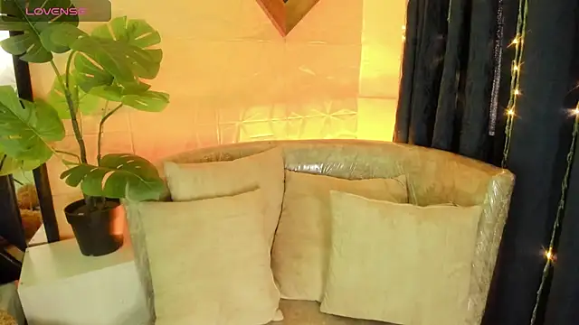 Snapshot of Valery_Brand chatting on April 2026 11:48:01 AM Valery Brand online show from April 2026 11:48:01 AM