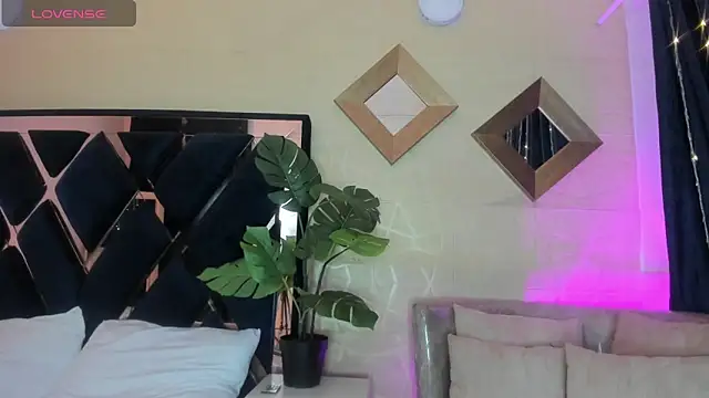 Snapshot of Valery_Brand chatting on April 2026 11:33:01 AM Valery Brand online show from April 2026 11:33:01 AM