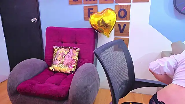 Victoria Fallon online show from November 2025 09:04:01 PM