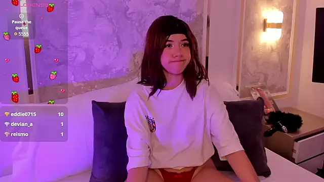 doll eyees  online show from November 2025 02:35:01 PM