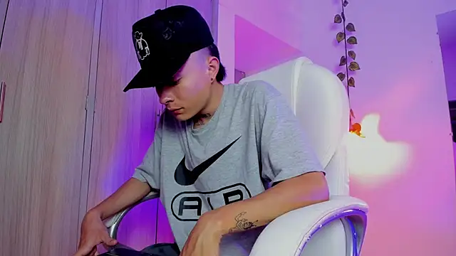 Nascary Fox online show from September 2025 07:47:01 PM