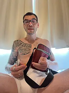 Snapshot of Leonsouzaof chatting on December 2025 05:29:02 PM Leonsouzaof online show from December 2025 05:29:02 PM