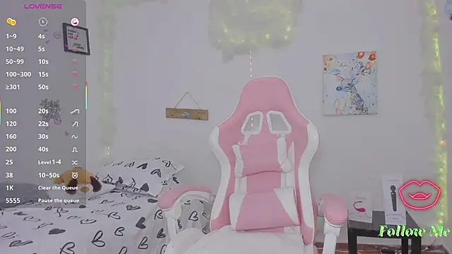 milfAaura online show from March 2026 04:19:01 AM