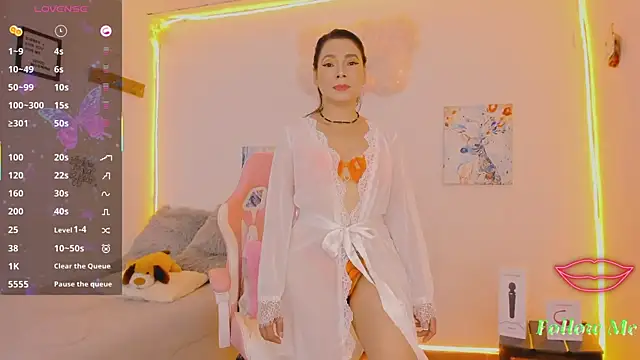 milfAaura online show from May 2026 02:17:01 AM