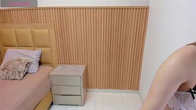 SOPHIEMEYER online show from November 2025 08:07:01 PM