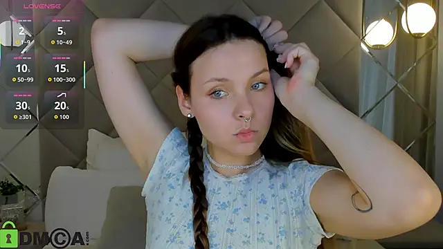 Hina Smith online show from October 2025 11:35:01 AM