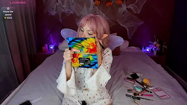 Hina Smith online show from October 2025 11:33:02 AM