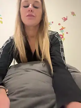 Snapshot of imyourgoodgirl69 chatting on September 2025 12:40:01 PM imyourgoodgirl69 online show from September 2025 12:40:01 PM