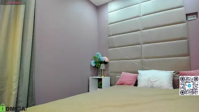 Adeline Perle online show from November 2025 01:15:01 AM