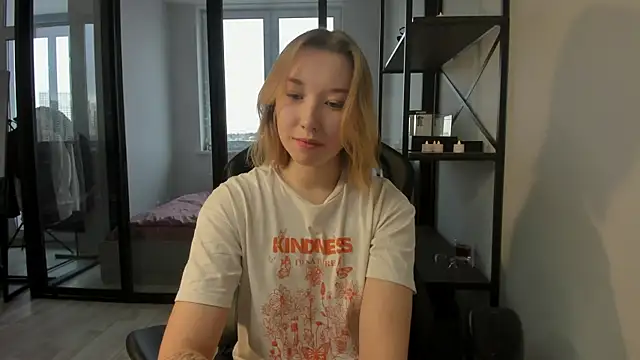 Agatha May online show from November 2025 04:33:02 AM