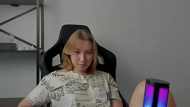 Agatha May online show from November 2025 08:05:01 AM