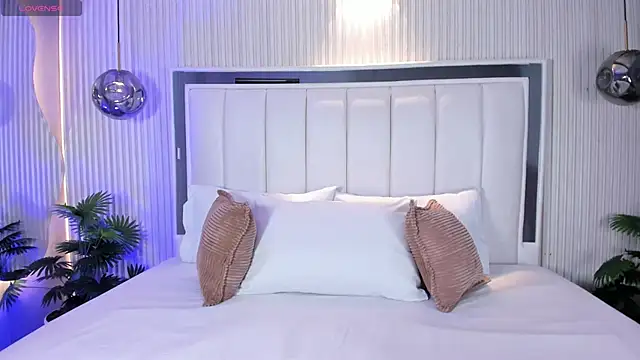 MariathLittle online show from November 2025 05:34:01 PM