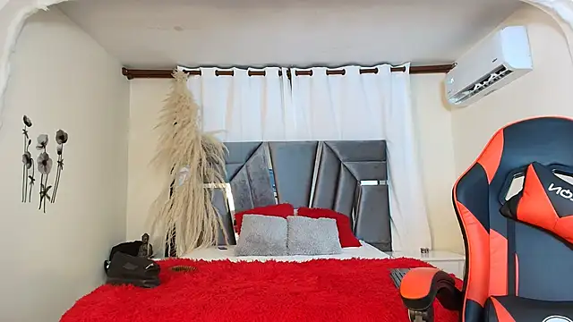 MiniLove 01 online show from September 2025 12:15:02 PM