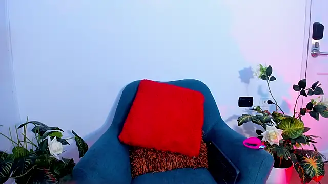 MilenaCrown online show from November 2025 08:32:01 PM