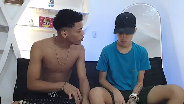 PRETTY FEM online show from November 2025 07:35:02 PM