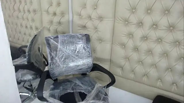 Snapshot of JessicaHott01 chatting on December 2025 07:44:01 PM JessicaHott01 online show from December 2025 07:44:01 PM