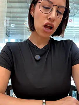 luvely online show from November 2025 07:25:01 PM