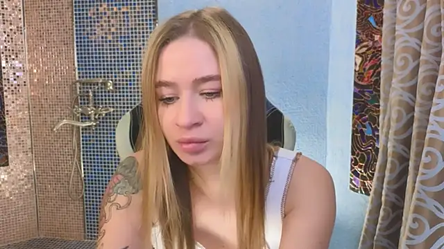 LeilaUv online show from October 2025 06:30:01 PM