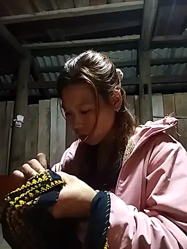 Ngocmi909 online show from November 2025 01:37:01 PM