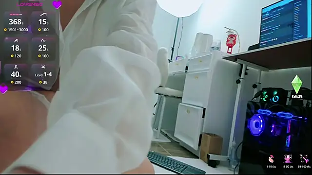 strawberry-ni online show from November 2025 04:40:01 PM