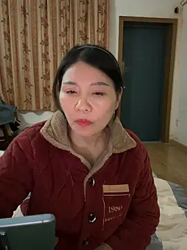 xiiuuff18 online show from February 2026 12:00:01 PM