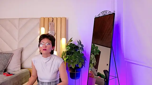 Zafiro Gem  online show from September 2025 07:58:02 PM