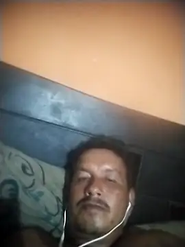 colombiano198720 online show from October 2025 01:45:01 AM